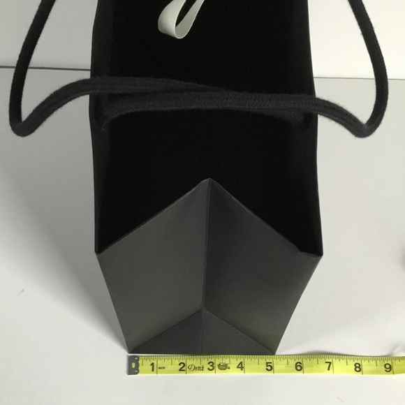 CHANEL - Picture 15 of 16